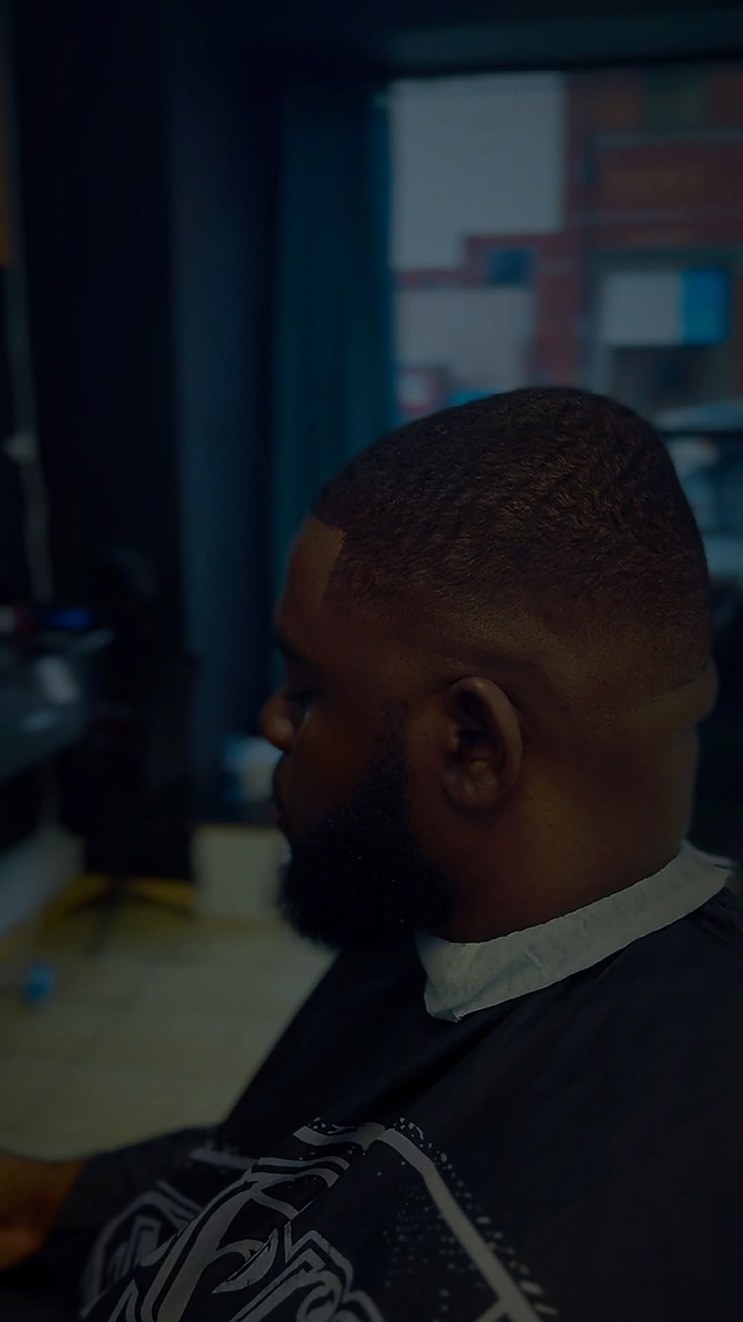 ✨ Guaranteed freshness ✨
Clear gradient, precise contours, impeccable beard...